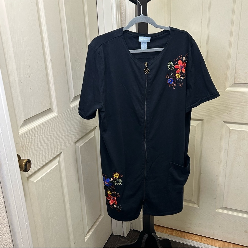 Liz & me cover up full zip black embroidered floral size 14 /16 w